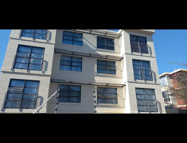 2 BEDROOM FLAT TO LET IN ESSENWOOD